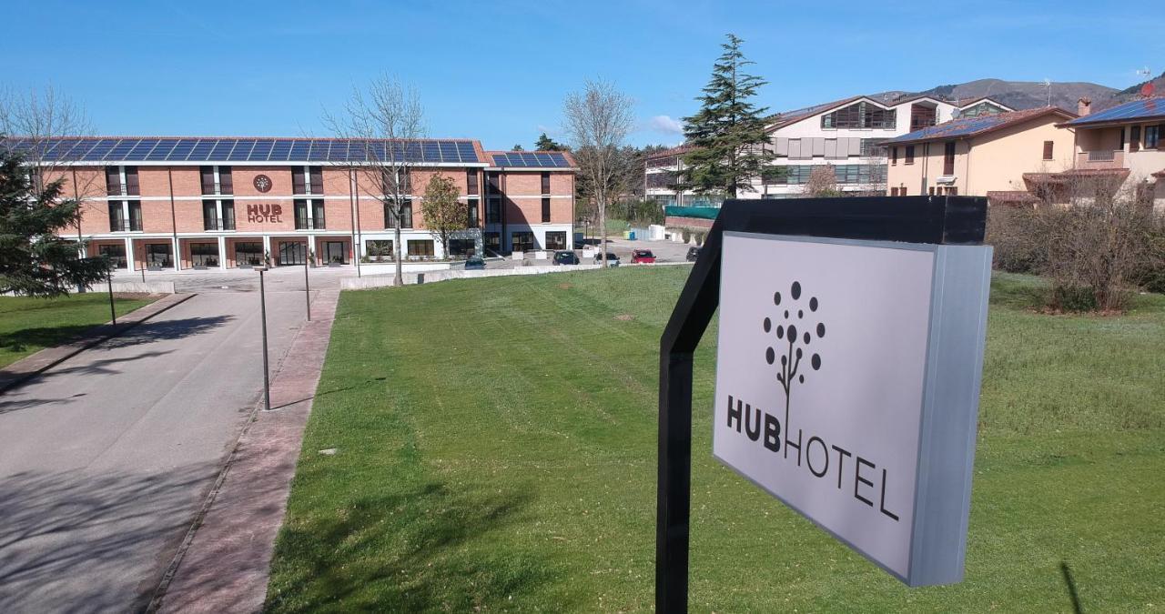 Hub Hotel Gubbio Bagian luar foto