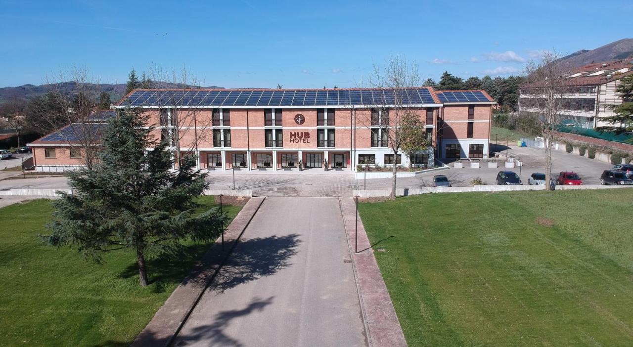 Hub Hotel Gubbio Bagian luar foto