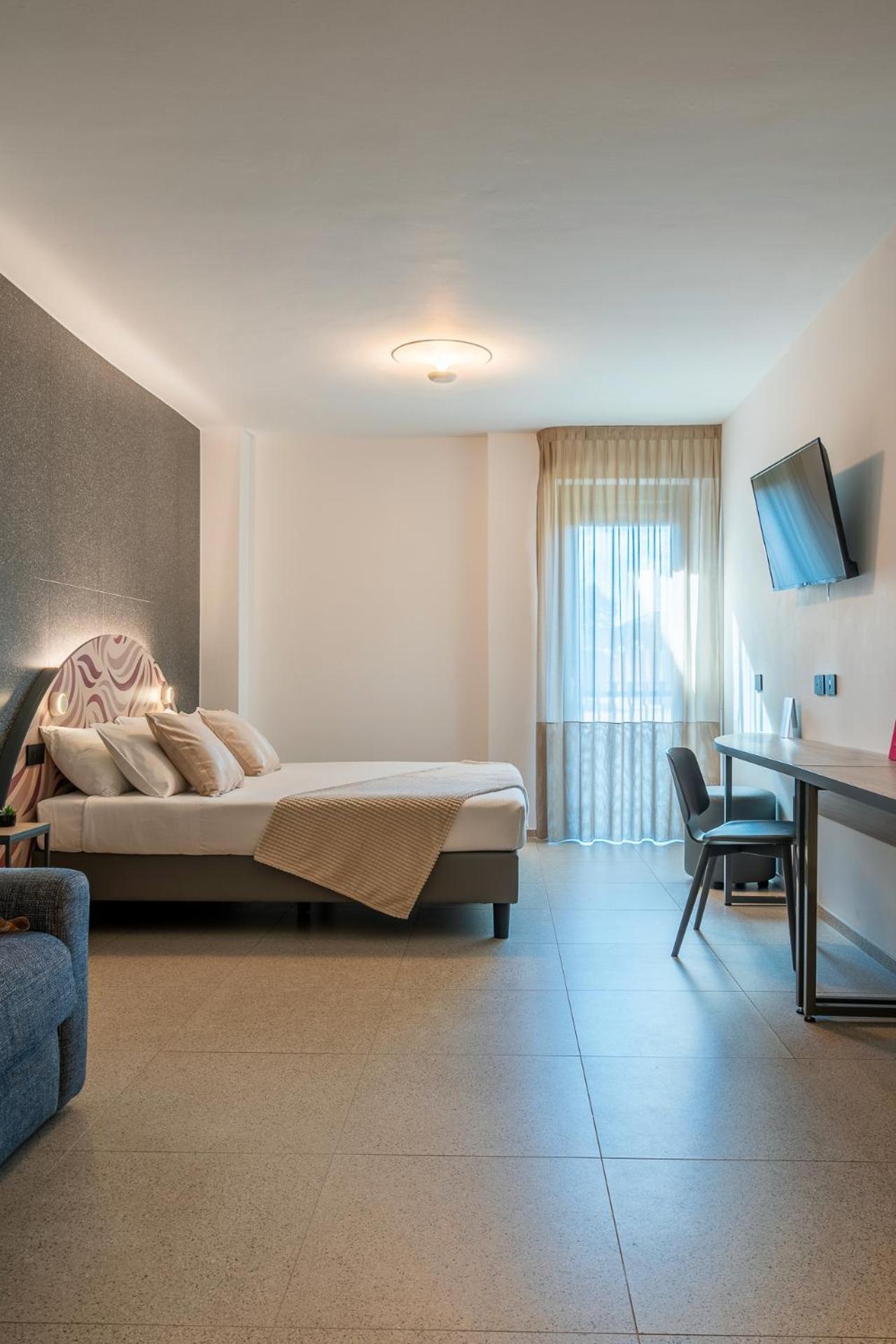 Hub Hotel Gubbio Bagian luar foto