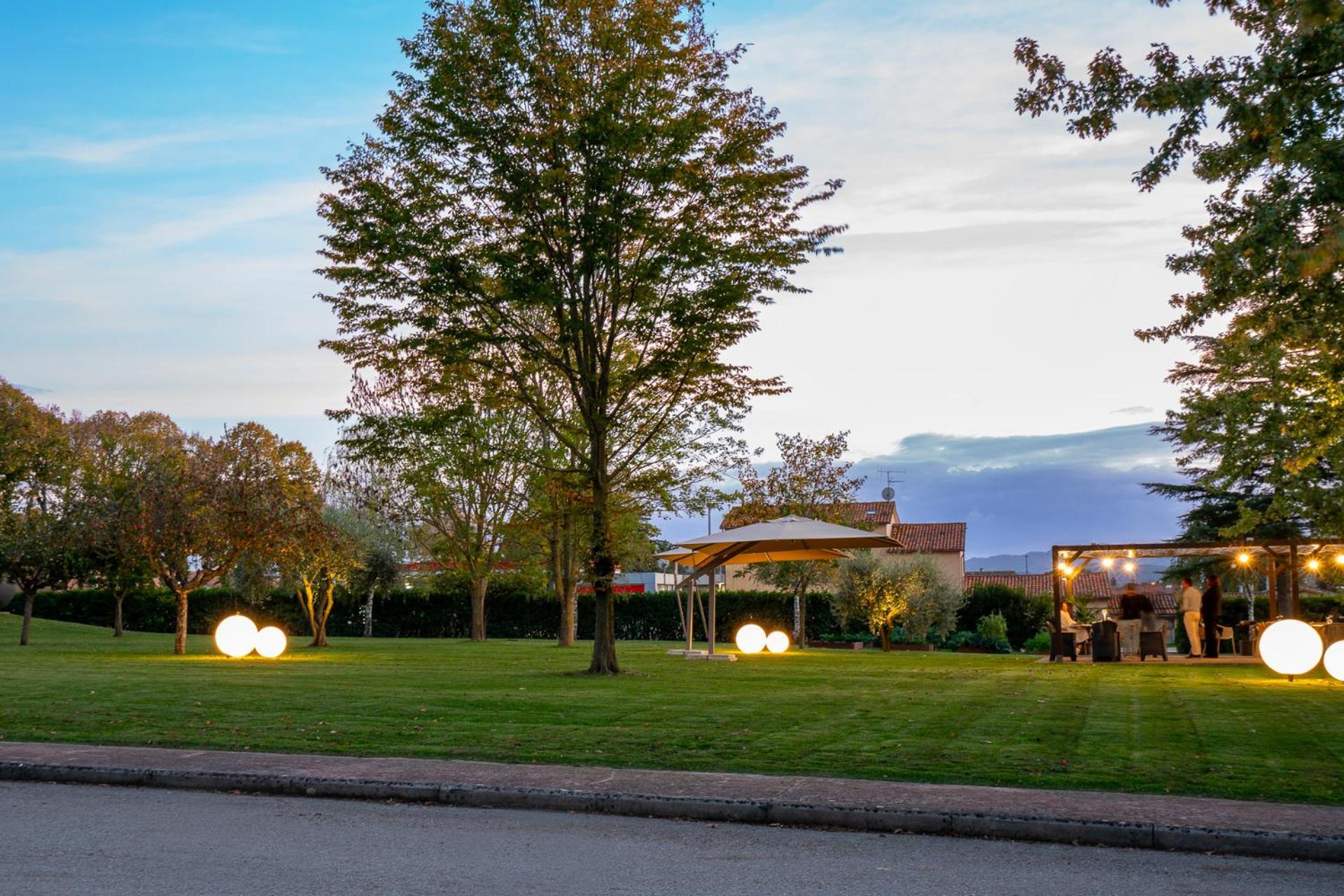 Hub Hotel Gubbio Bagian luar foto