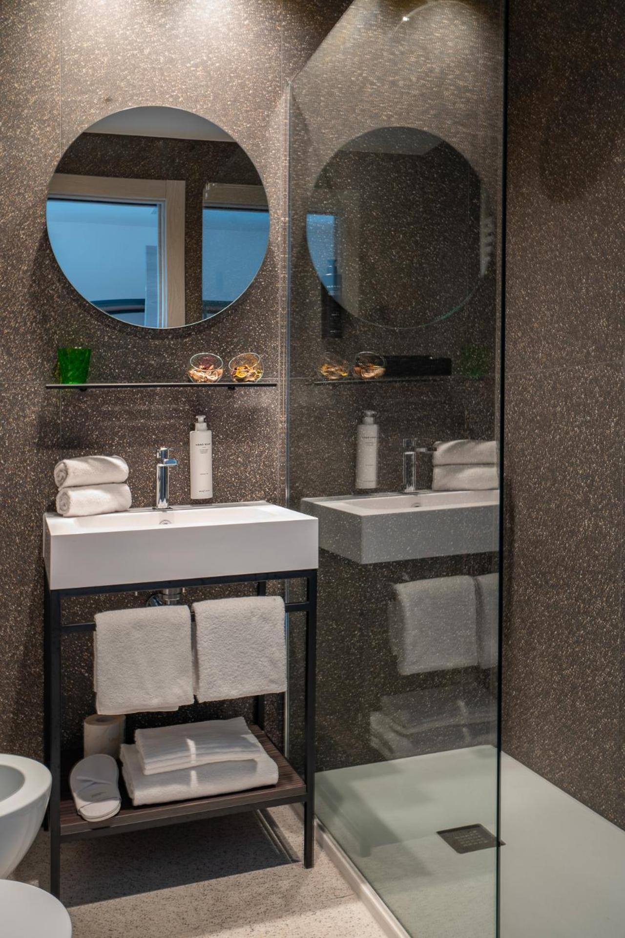 Hub Hotel Gubbio Bagian luar foto