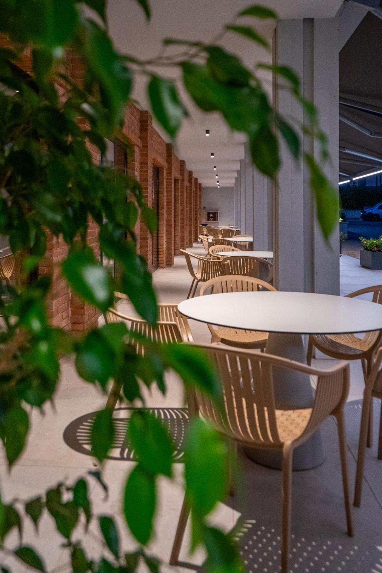 Hub Hotel Gubbio Bagian luar foto