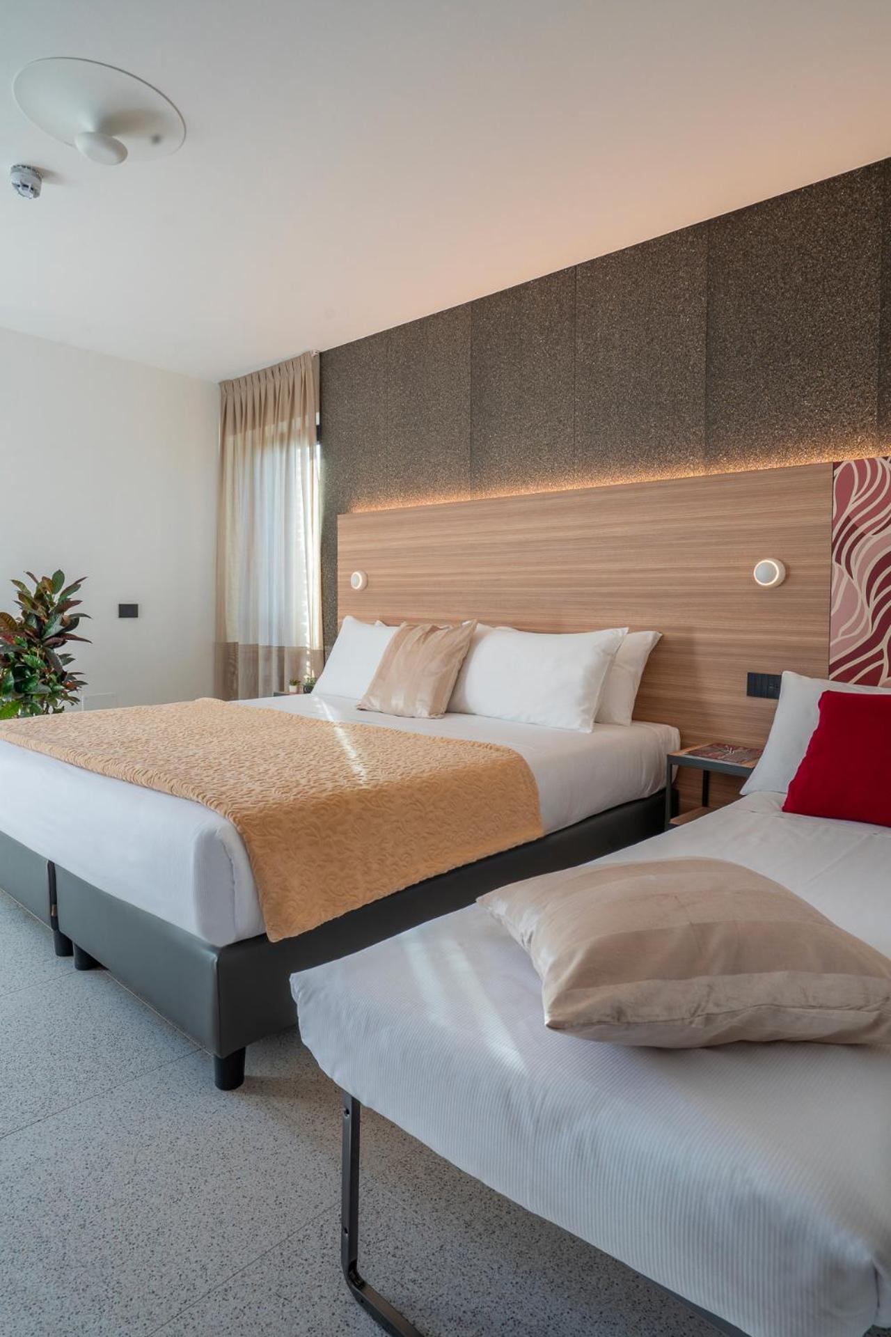 Hub Hotel Gubbio Bagian luar foto