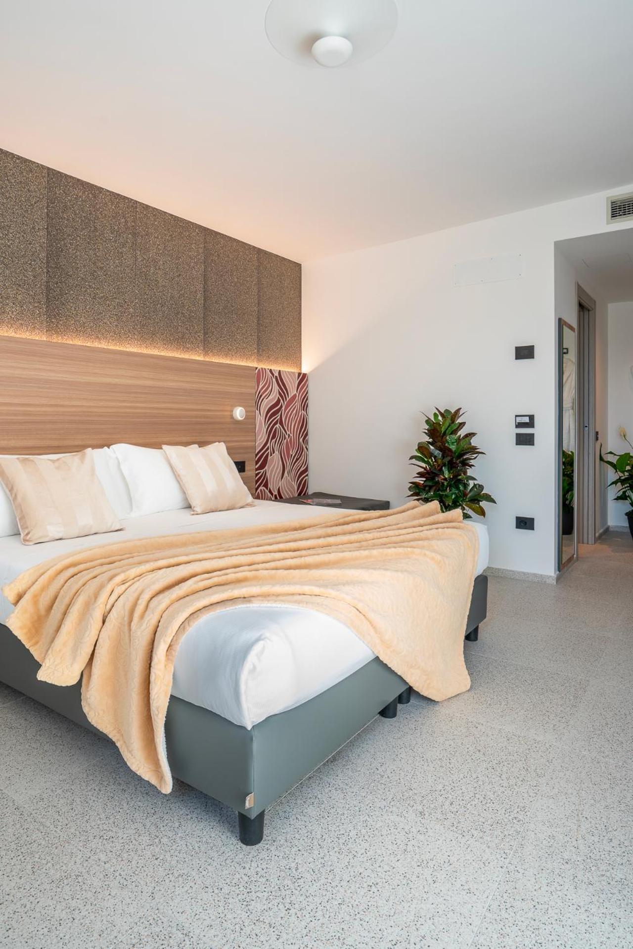Hub Hotel Gubbio Bagian luar foto