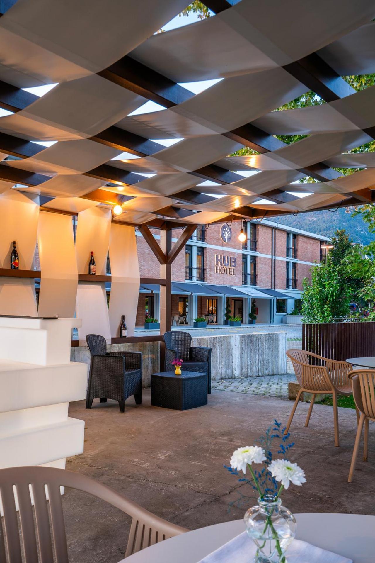 Hub Hotel Gubbio Bagian luar foto