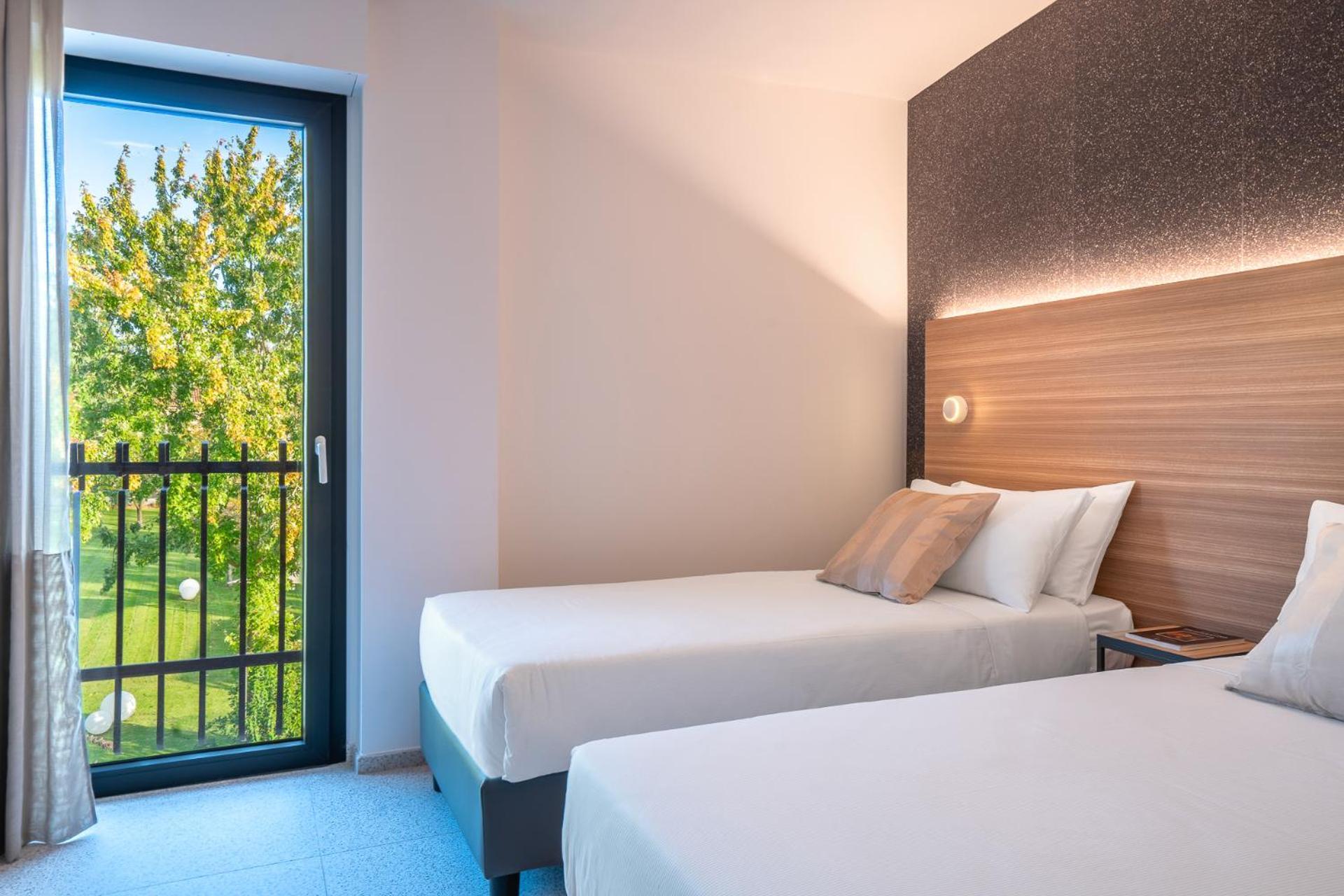 Hub Hotel Gubbio Bagian luar foto