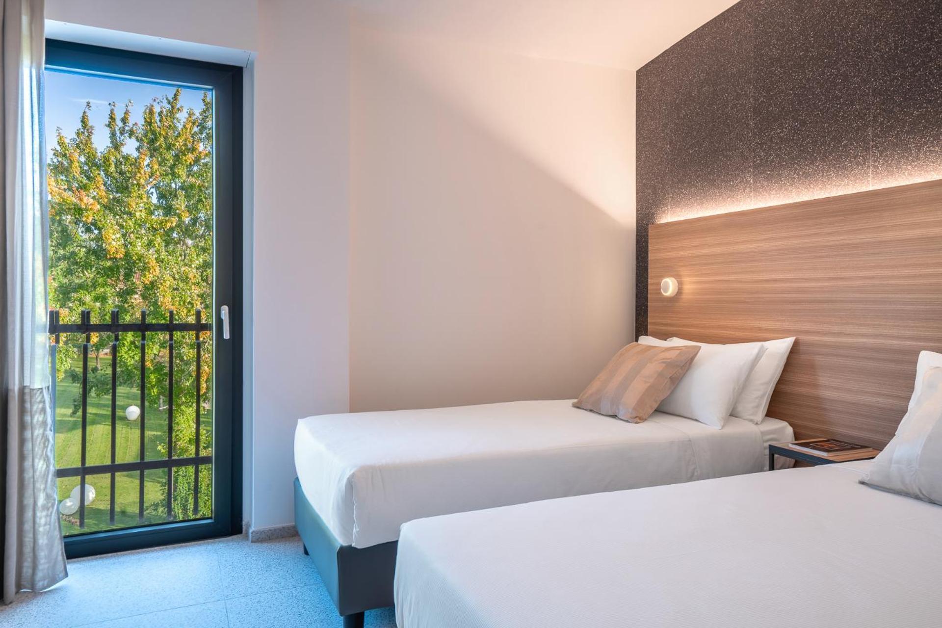 Hub Hotel Gubbio Bagian luar foto