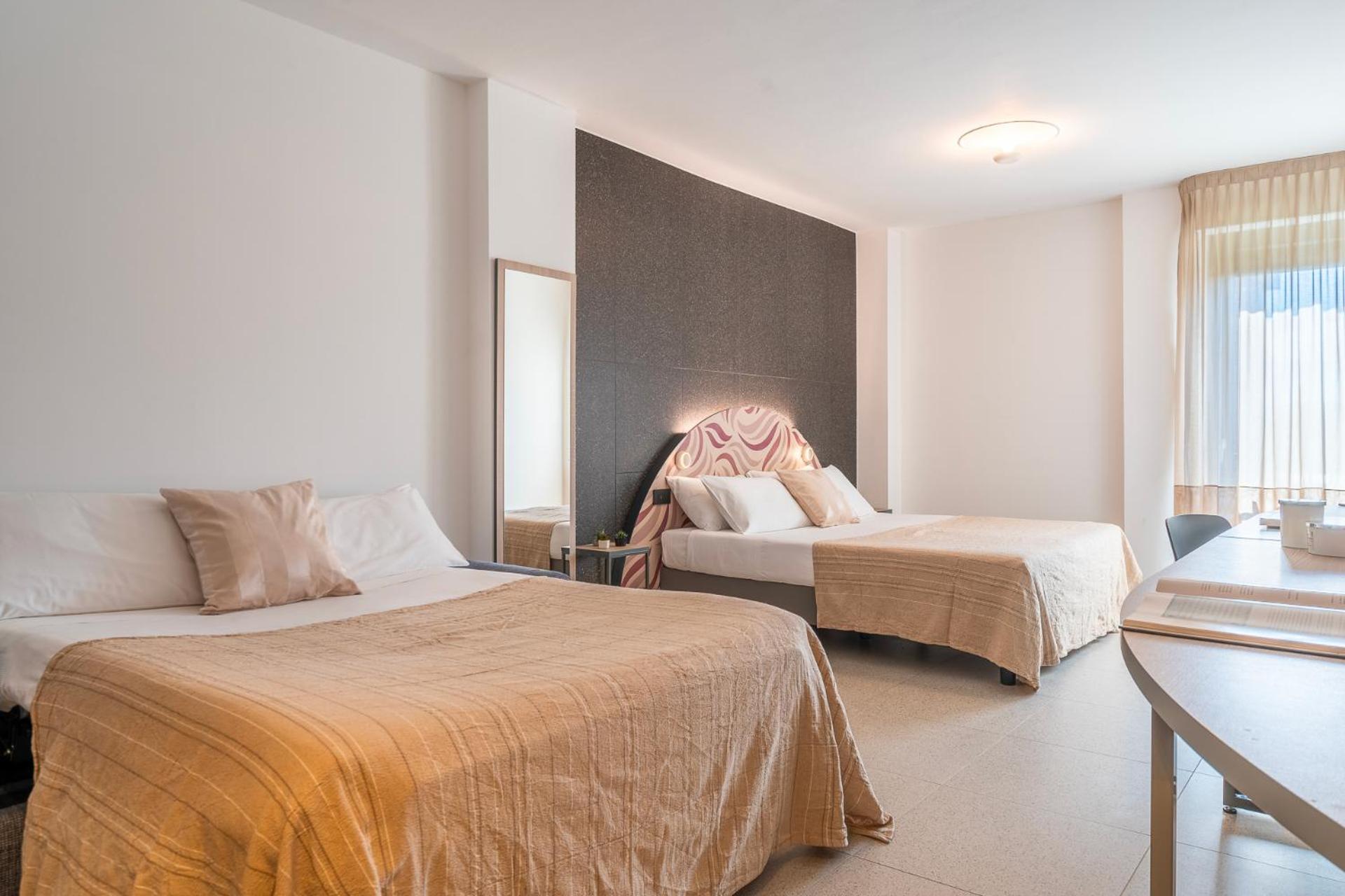 Hub Hotel Gubbio Bagian luar foto